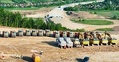 VIDEO Umbrărescu a adus peste 200 de muncitori la un nou drum expres. Recent, filmare amuzantă cu camioanele parcate la linie, la finalul unei zile de muncă "Disciplina ca-n Armată!"