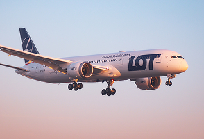 FOTO LOT Polish Airlines a lansat zborurile pe ruta Oradea – Varșovia, cu tradiționalele tunuri cu apă