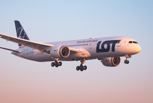 FOTO LOT Polish Airlines a lansat zborurile pe ruta Oradea – Varșovia, cu tradiționalele tunuri cu apă