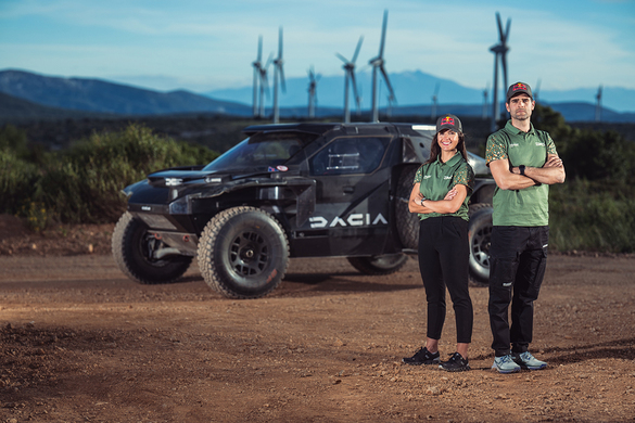 FOTO Imagini spectaculoase cu Dacia Sandrider, care a finalizat primele teste pentru Raliul Dakar. Echipa și-a propus să câștige titlul suprem