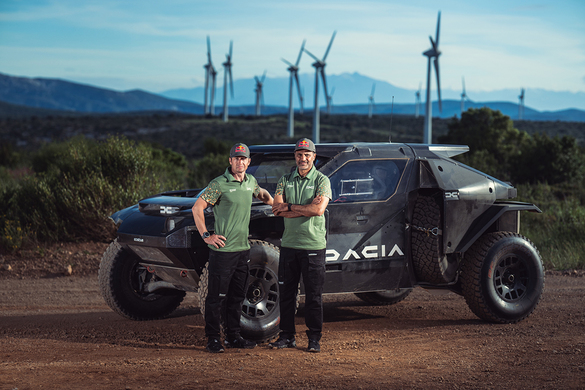 FOTO Imagini spectaculoase cu Dacia Sandrider, care a finalizat primele teste pentru Raliul Dakar. Echipa și-a propus să câștige titlul suprem