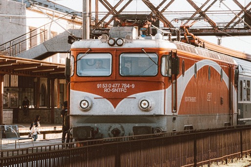 CFR reduce viteza de circulație a trenurilor în condițiile noilor Coduri portocalii și roșii de caniculă
