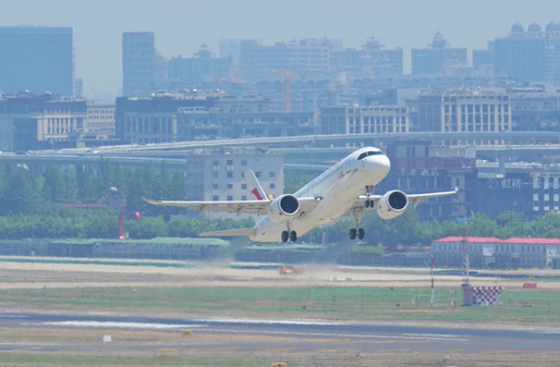 Compania chineză COMAC are oportunitatea de a sparge duopolul Airbus și Boeing pe piața avioanelor de pasageri