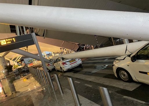 FOTO Acoperiș prăbușit la Aeroportul din New Delhi - o persoană a murit