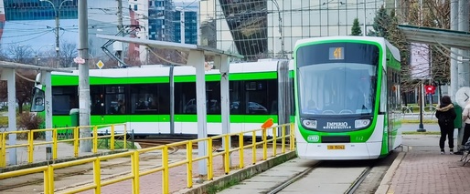 FOTO STB s-a săturat de blocaje pe linia tramvaiului 41 și anunță că dă în judecată