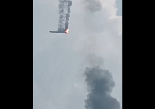 VIDEO O rachetă spațială chineză s-a prăbușit în flăcări în apropiere de un oraș după o lansare accidentală