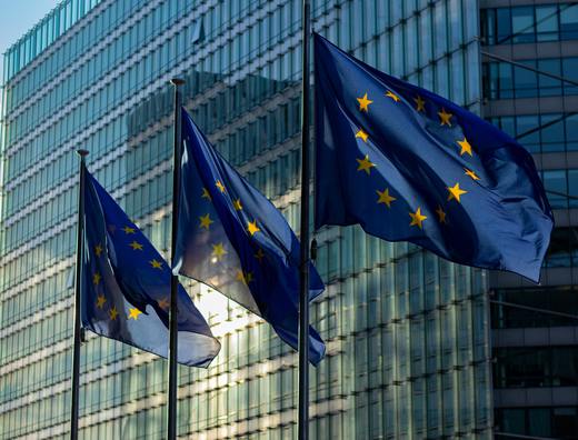 Comisia Europeană impune taxe vamale provizorii la importurile de vehiculele electrice pe baterii din China