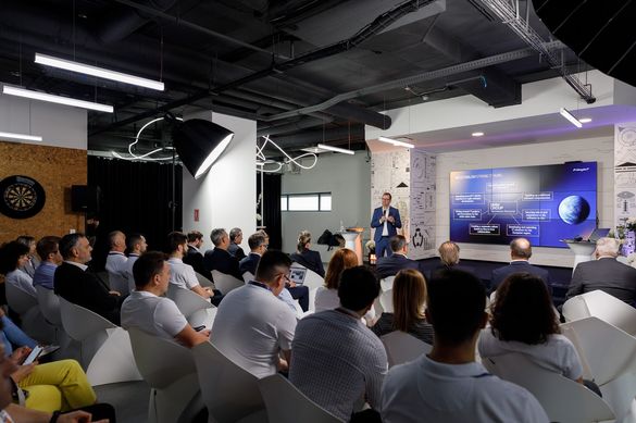 FOTO - BMW lansează, în România, cu un gigant japonez IT, centrul tehnologic în care vor fi angajați mii de oameni. La ce proiecte se lucrează 