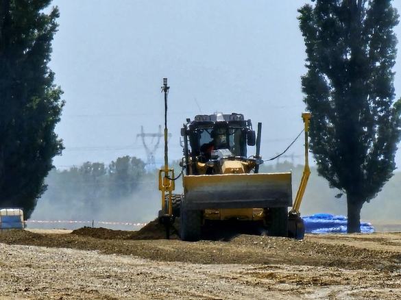 VIDEO&FOTO Umbrărescu - anunțat că asfaltează zilnic peste 2 kilometri pe A7: Probabil este un record 