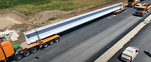 VIDEO&FOTO Umbrărescu - anunțat că asfaltează zilnic peste 2 kilometri pe A7: Probabil este un record 