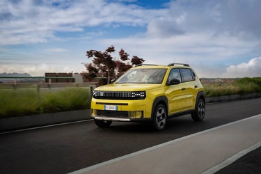 FOTO & VIDEO Fiat lansează noul Grande Panda electric, încă un concurent puternic pentru Dacia Spring, pe melodia "Felicita"