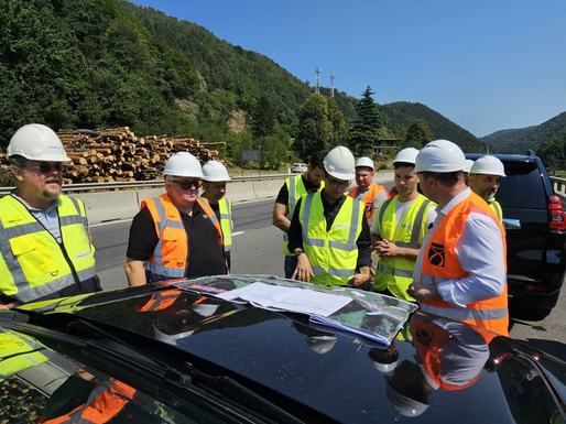 VIDEO&FOTO Turcii aduc mai mulți muncitori pentru defrișări pe Valea Oltului. Ce se întâmplă cu lemnul