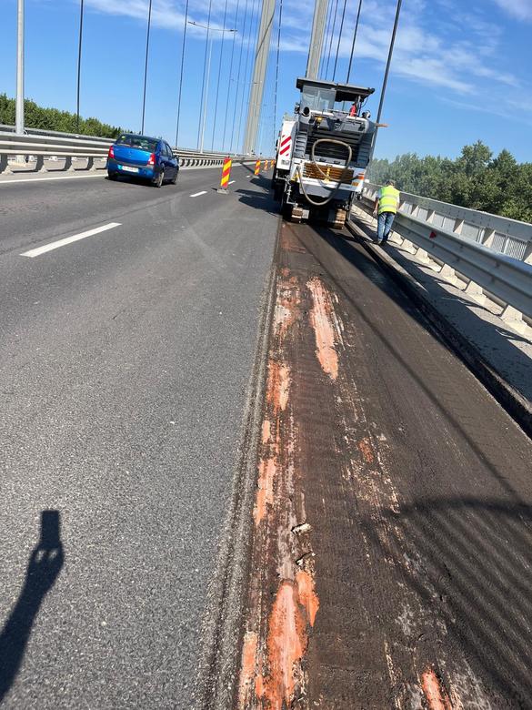 FOTO Podul de la Brăila, în continuare în reparații: Se refac zonele unde asfaltul s-a vălurit