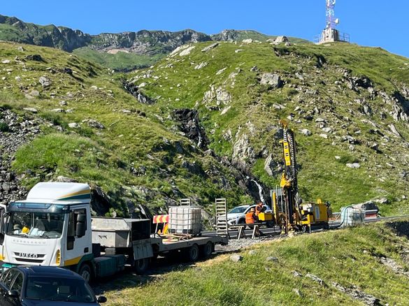 FOTO Imagini spectaculoase - Au început forajele pentru modernizarea Transfăgărășanului 