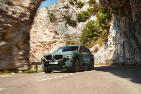 FOTO Cel mai scump SUV de la BMW se vinde ca pâinea caldă în România. „În 2024, modelul va scrie un record important în România!”