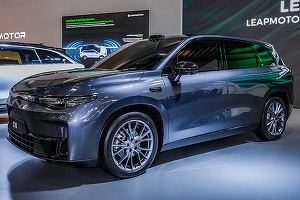 FOTO Primul vapor cu mașini electrice Leapmotor pentru Europa
