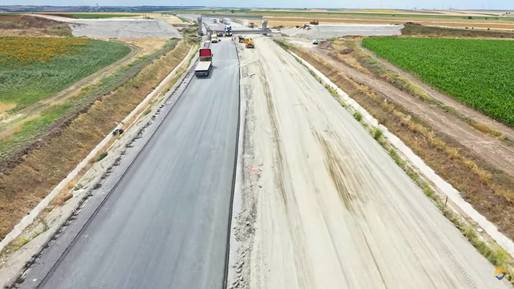 VIDEO&FOTO Constructorul turc mobilizat pe Autostrada Ford a adus aproape 400 muncitori și asigură din nou - poate termina mult mai devreme. "Doar ceva catastrofal i-ar putea împiedica."