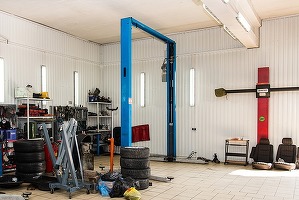 Consiliul Concurenței a efectuat inspecții la mai multe service-uri auto