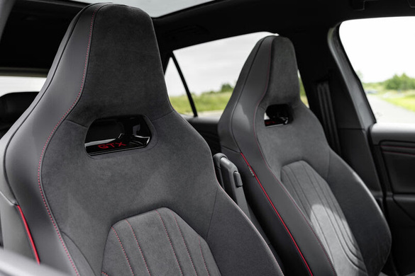 FOTO - VW lansează cel mai puternic model electric din gamă, comparat de șefi cu Golf GTI