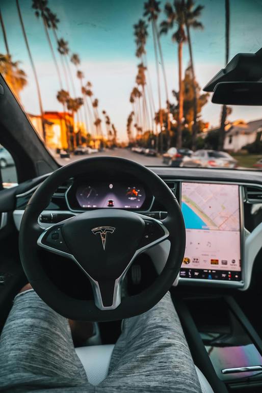 Tesla va actualiza online software-ul a 1,7 milioane de vehicule în China