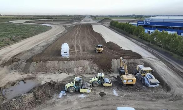 VIDEO&FOTO Constructorii chinezi primesc undă verde să lucreze în forță pe întreg lotul la prima și singura autostradă construită de ei în România 