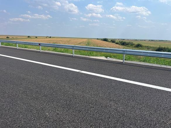 VIDEO&FOTO Umbrărescu a început trasarea marcajelor rutiere pe un lot la autostrada Buzău - Focșani. 