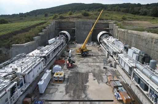 FOTO Grecii aduc noi TBM-uri, după Varvara și Eleni, pentru a săpa al doilea cel mai lung tunel feroviar din România. "Este o capodoperă inginerească."