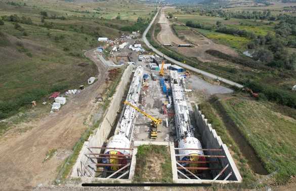 FOTO Grecii aduc noi TBM-uri, după Varvara și Eleni, pentru a săpa al doilea cel mai lung tunel feroviar din România. 