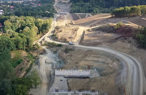 VIDEO Autostrada Sibiu – Pitești, primul tunel forat: „Constructorii sunt bine mobilizați, autostrada prinde contur”. Când va fi gata