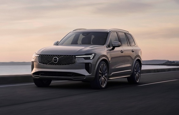 FOTO După 10 ani, Volvo prelungește viața lui XC90, pentru a satisface cererea de mașini cu motoare cu combustie