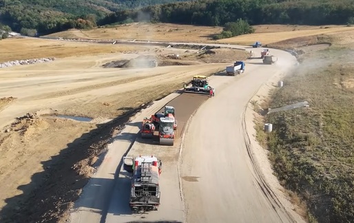 VIDEO Chinezii au probleme cu primul drum construit în România