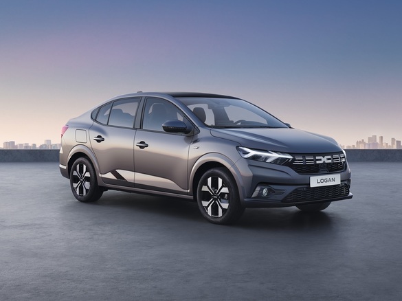 FOTO Dacia lansează ediția specială Logan XX, la 20 de ani de la debutul celebrului model. Costă cu 10.000 de euro mai mult decât prima generație