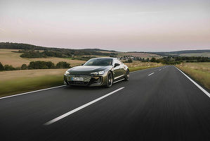 FOTO Audi lansează cel mai puternic model electric cu aproape 1.000 CP