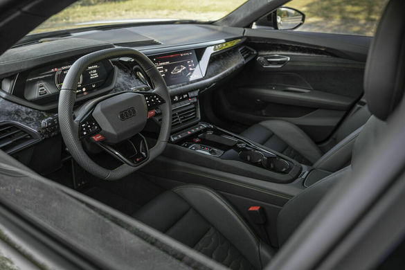 FOTO Audi lansează cel mai puternic model electric cu aproape 1.000 CP