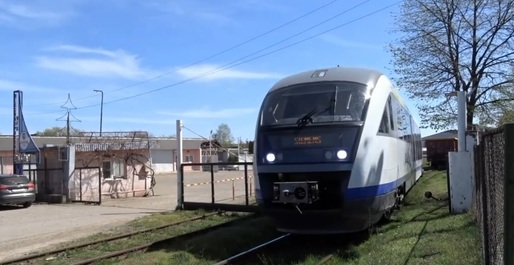 VIDEO Electroputere a lansat un nou tren Săgeată Albastră. Anterior - Un tren românesc decorat cu motive tradiționale românești