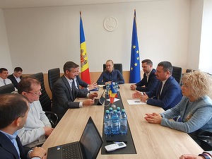 FOTO ANUNȚ Din România în Republica Moldova pe autostradă