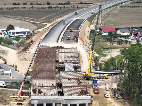 VIDEO&FOTO Grecii au început asfaltarea și au adus peste 500 de muncitori la Autostrada Bucureștiului, după ce au fost avertizați de autorități 