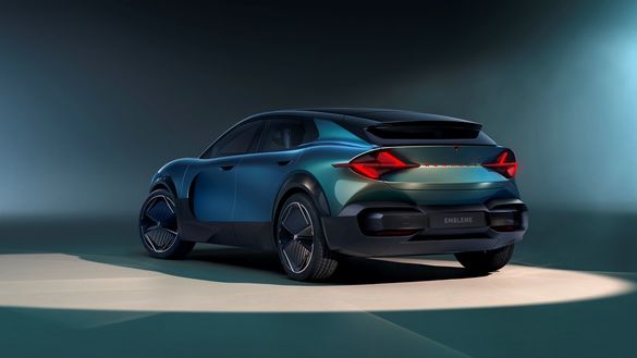 FOTO Renault surprinde cu conceptul Emblème, cu propulsie duală, electric - hidrogen