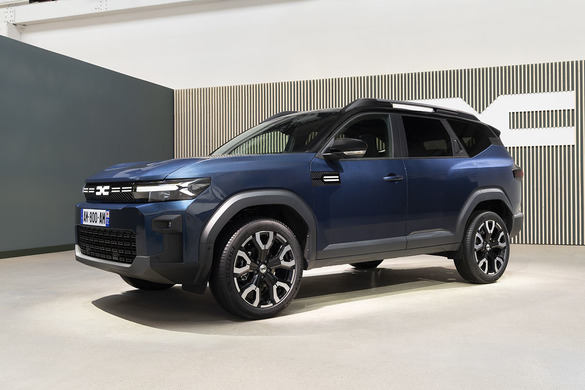 VIDEO & FOTO PREMIERĂ MONDIALĂ: Dacia dezvăluie SUV-ul Bigster, cu trei noi motoare