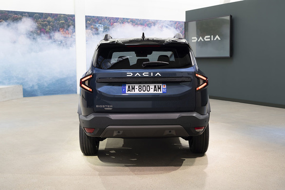 VIDEO & FOTO PREMIERĂ MONDIALĂ: Dacia dezvăluie SUV-ul Bigster, cu trei noi motoare