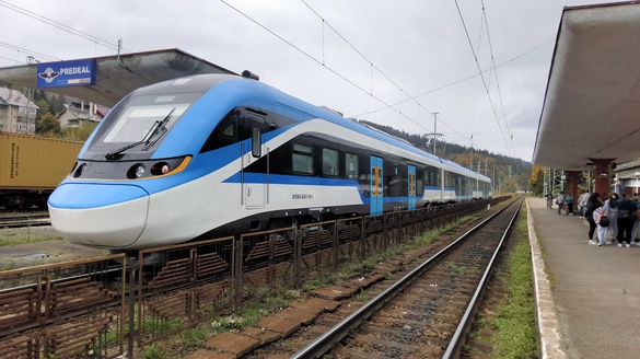 EXCLUSIV FOTO Cum arată primul tren electric chinezesc de mare viteză care va circula prin România cu 160 km/h. Probe în gara Predeal 