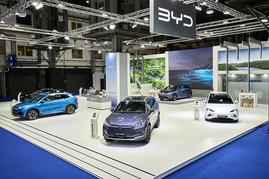 Rivalitatea China-Europa se intensifică la Salonul auto de la Paris, în timp ce se prefigurează tarifele UE pentru vehiculelor electrice chineze