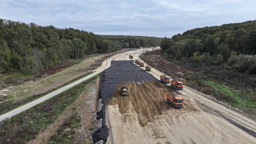 FOTO&VIDEO Umbrărescu primește ajutor din Bosnia la  „tunelurile pentru urși”. Singura porțiune lipsă de la Sibiu la granița cu Ungaria