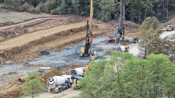 FOTO&VIDEO Umbrărescu primește ajutor din Bosnia la „tunelurile pentru urși”. Singura porțiune lipsă de la Sibiu la granița cu Ungaria