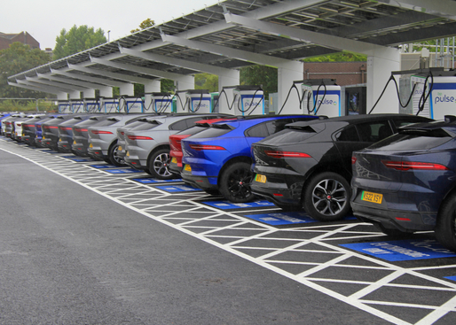 Jaguar Land Rover și-a angajat strateg care să stabilească parcursul electric