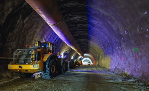 VIDEO&FOTO Austriecii de la PORR au forat peste 1.000 de metri în tunelul "Daniela" al Autostrăzii Sibiu - Pitești