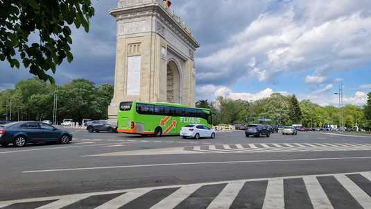 Tot mai mulți români aleg autocarul pe perioada vacanței