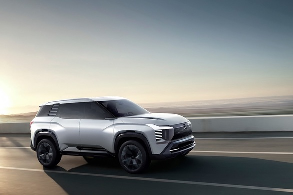 FOTO Mitsubishi a dezvăluit un nou concept-car al unui SUV mediu. „Va fi un vehicul strategic global.”