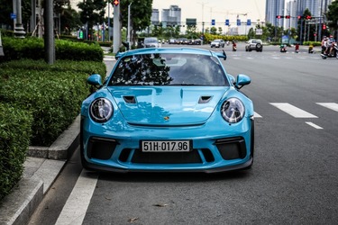 Porsche își reduce veniturile și profitabilitatea într-un an cu mari probleme