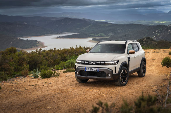 FOTO Dacia Duster s-a calificat în finala Car of The Year (Mașina Anului în Europa)